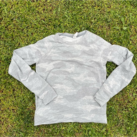 Athleta girl long sleeve size 8-10 Preowned camo gray Preowned casual activewear - Picture 1 of 5